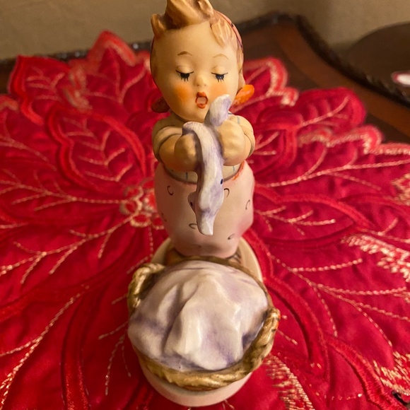 HUMMEL WASH DAY VINTAGE 5 3/4 INCH TALL 2 1/4 INCH WIDE - Picture 4 of 16